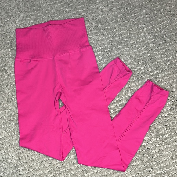 FREE PEOPLE | NWOT High-Rise 7/8 Length Good Karma Leggings in Azalea * - Picture 4 of 5